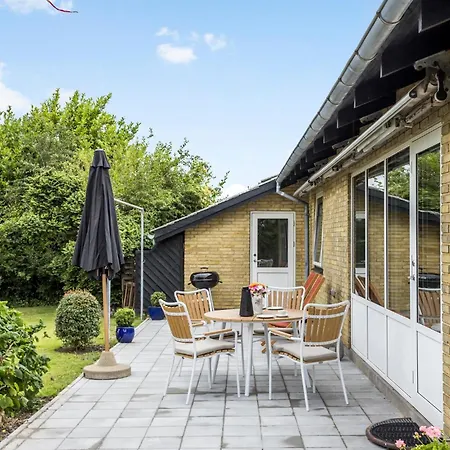 1 Bedroom Cozy In Holiday home *
